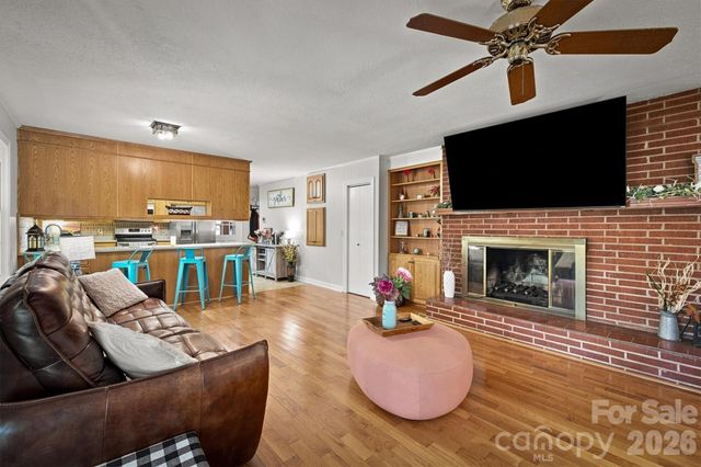 1009 Randolph Circle SE, Lenoir, NC 28645