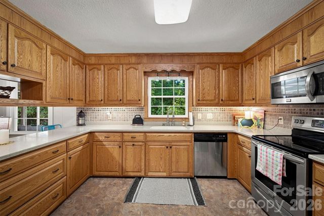 1009 Randolph Circle SE, Lenoir, NC 28645