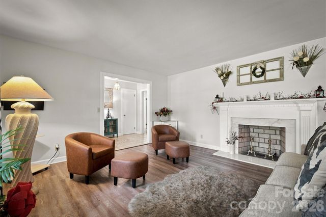 1009 Randolph Circle SE, Lenoir, NC 28645