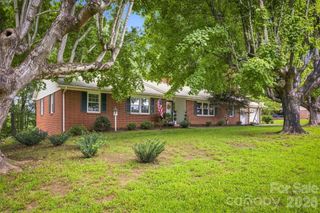 1009 Randolph Circle SE, Lenoir, NC 28645