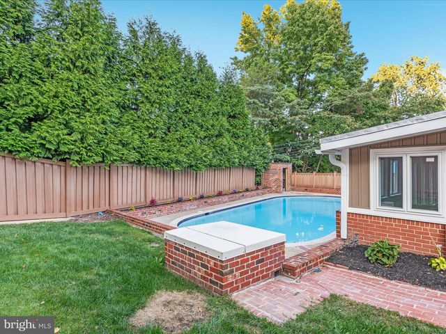 1502 MIDDLEBURY DR, Alexandria, VA 22307