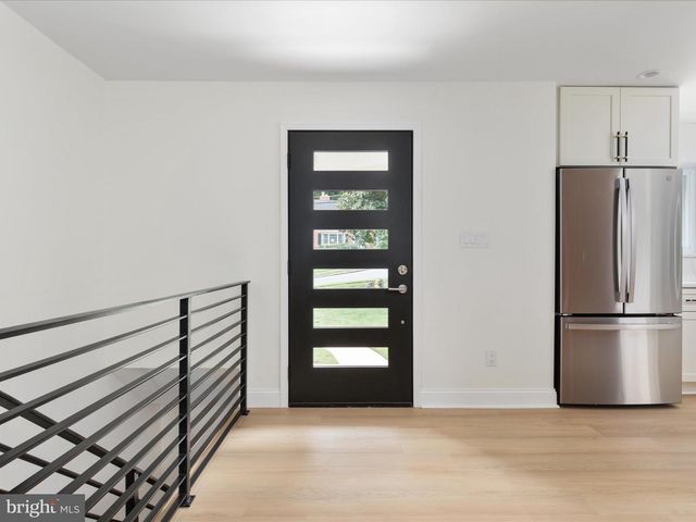 1502 MIDDLEBURY DR, Alexandria, VA 22307