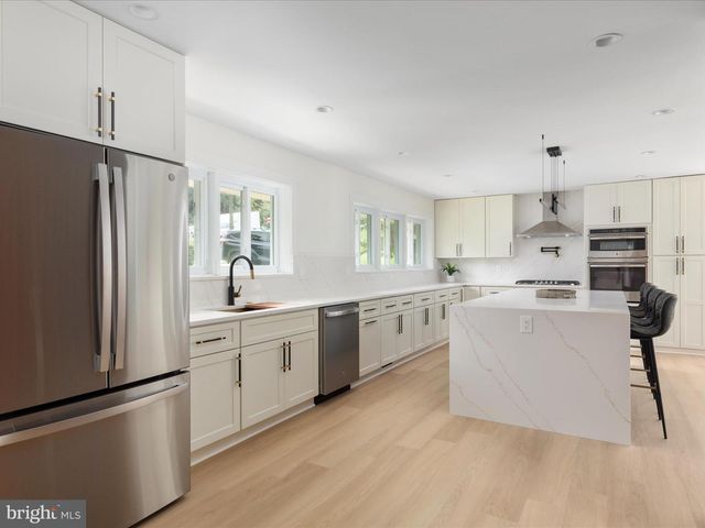 1502 MIDDLEBURY DR, Alexandria, VA 22307