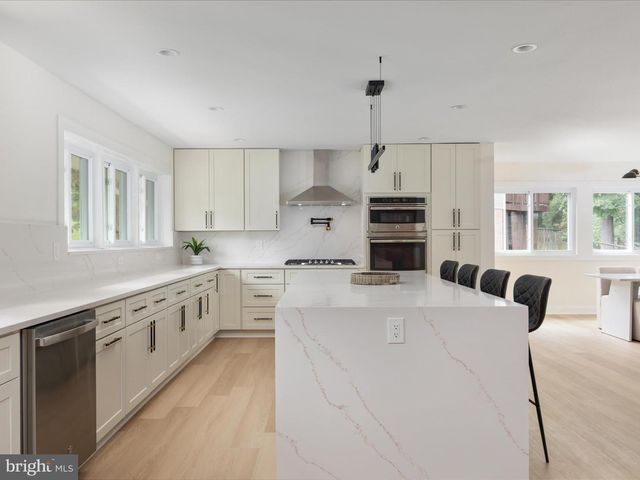 1502 MIDDLEBURY DR, Alexandria, VA 22307