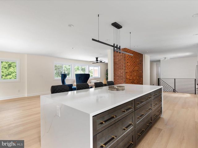 1502 MIDDLEBURY DR, Alexandria, VA 22307