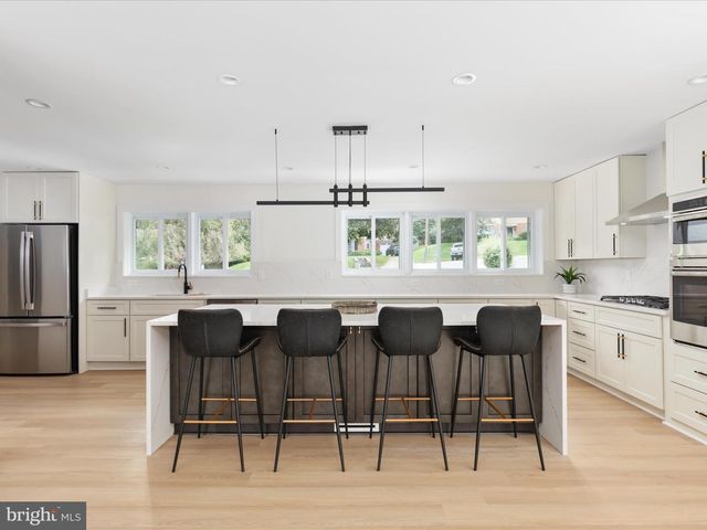 1502 MIDDLEBURY DR, Alexandria, VA 22307