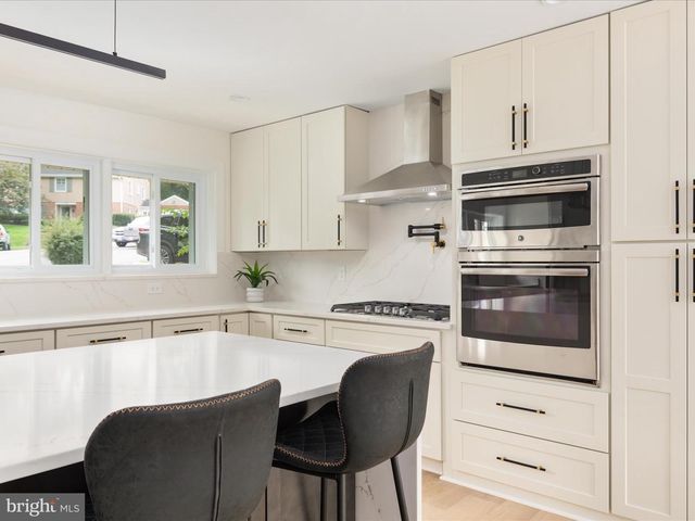 1502 MIDDLEBURY DR, Alexandria, VA 22307