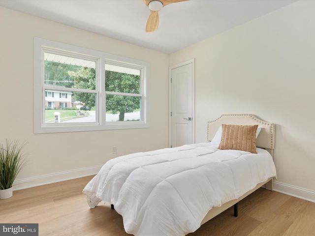 1502 MIDDLEBURY DR, Alexandria, VA 22307