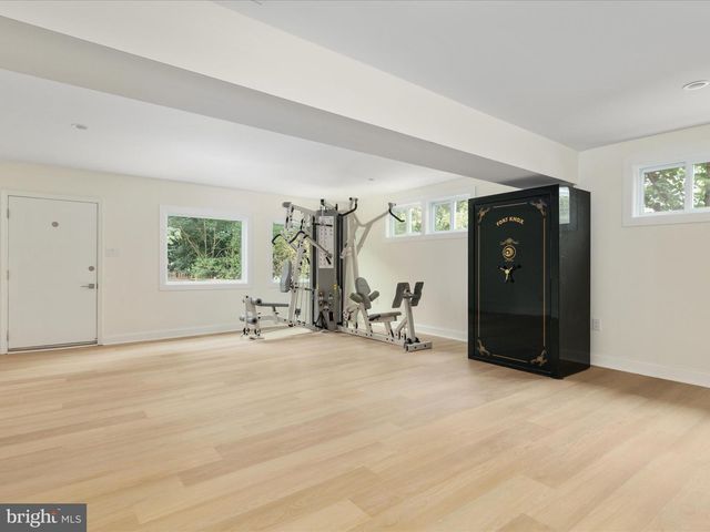1502 MIDDLEBURY DR, Alexandria, VA 22307