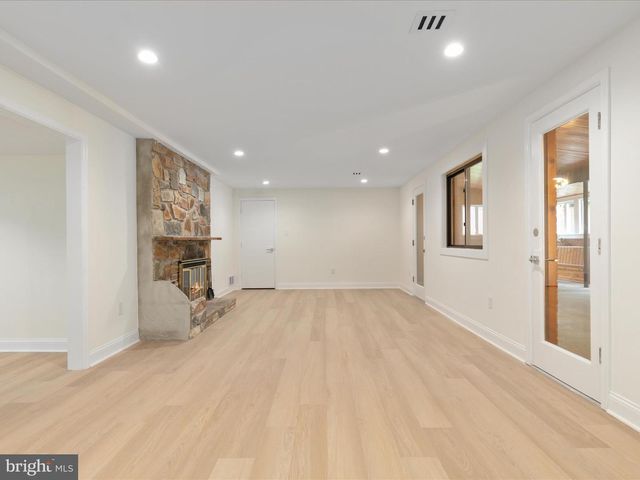 1502 MIDDLEBURY DR, Alexandria, VA 22307
