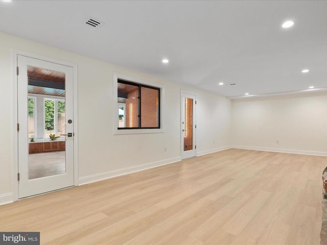 1502 MIDDLEBURY DR, Alexandria, VA 22307