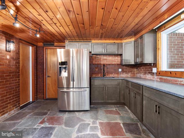 1502 MIDDLEBURY DR, Alexandria, VA 22307