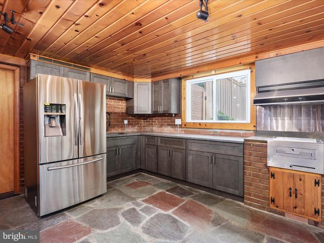 1502 MIDDLEBURY DR, Alexandria, VA 22307