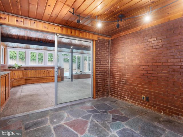 1502 MIDDLEBURY DR, Alexandria, VA 22307