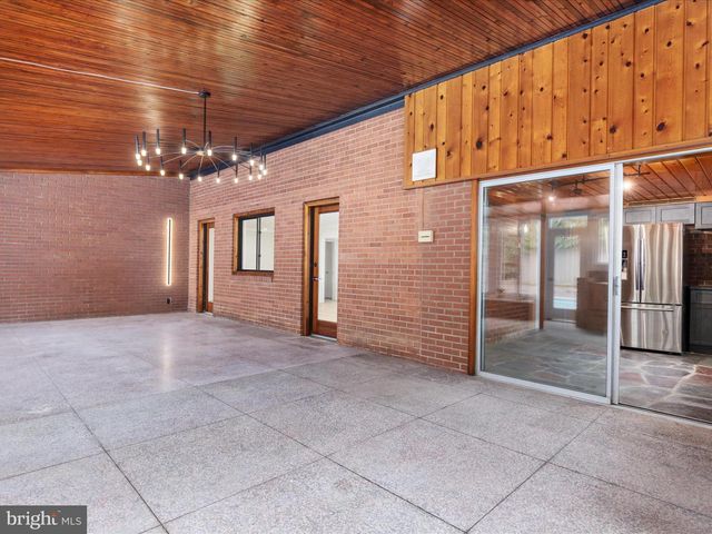 1502 MIDDLEBURY DR, Alexandria, VA 22307