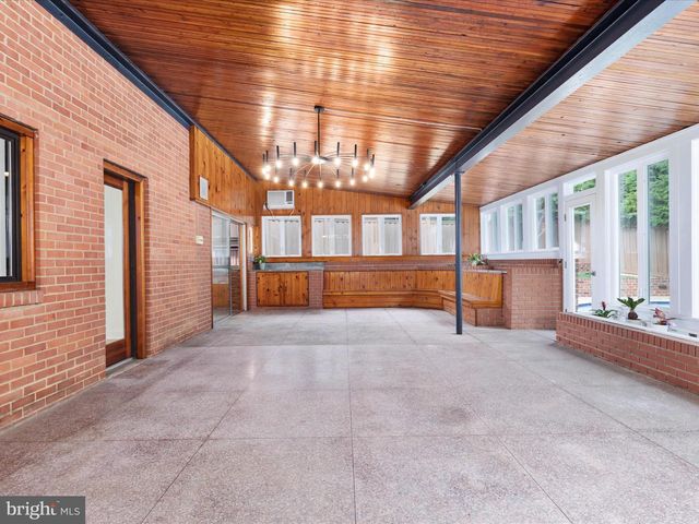 1502 MIDDLEBURY DR, Alexandria, VA 22307