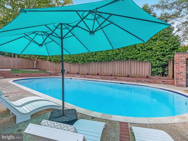 1502 MIDDLEBURY DR, Alexandria, VA 22307