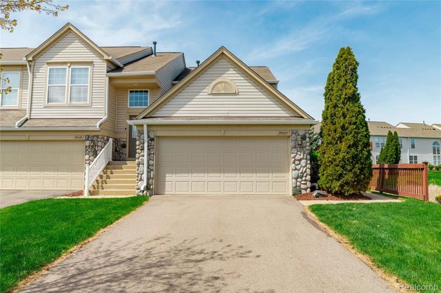 26624 Kirkway Circle, Woodhaven, MI 48183