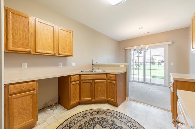 26624 Kirkway Circle, Woodhaven, MI 48183