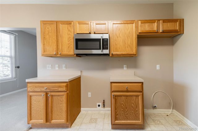 26624 Kirkway Circle, Woodhaven, MI 48183