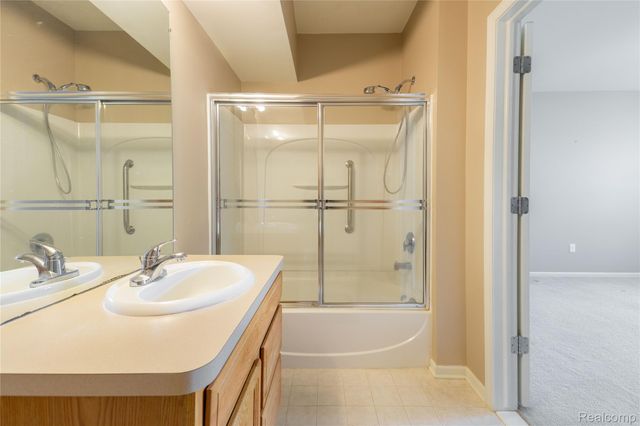 26624 Kirkway Circle, Woodhaven, MI 48183