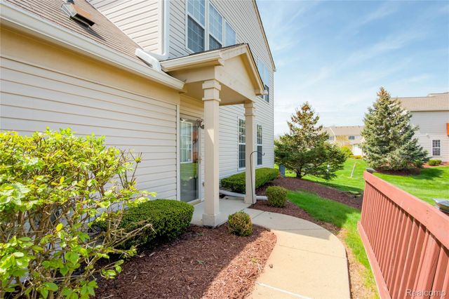26624 Kirkway Circle, Woodhaven, MI 48183
