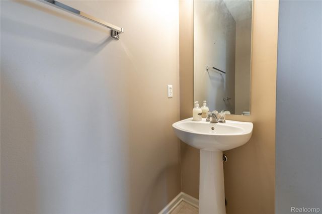 26624 Kirkway Circle, Woodhaven, MI 48183