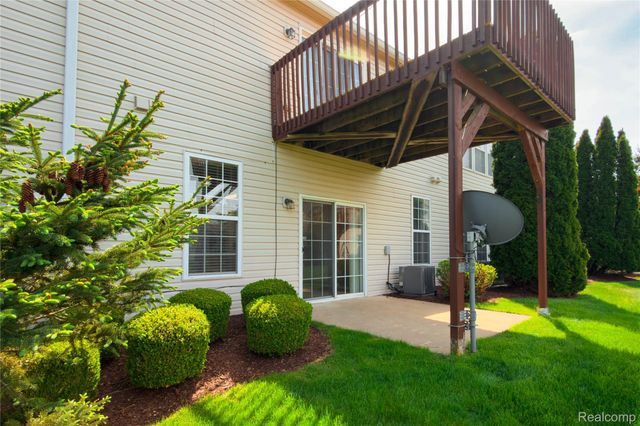 26624 Kirkway Circle, Woodhaven, MI 48183