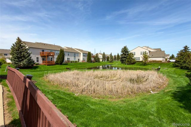 26624 Kirkway Circle, Woodhaven, MI 48183