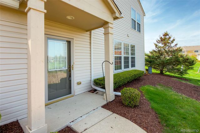 26624 Kirkway Circle, Woodhaven, MI 48183