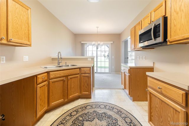 26624 Kirkway Circle, Woodhaven, MI 48183