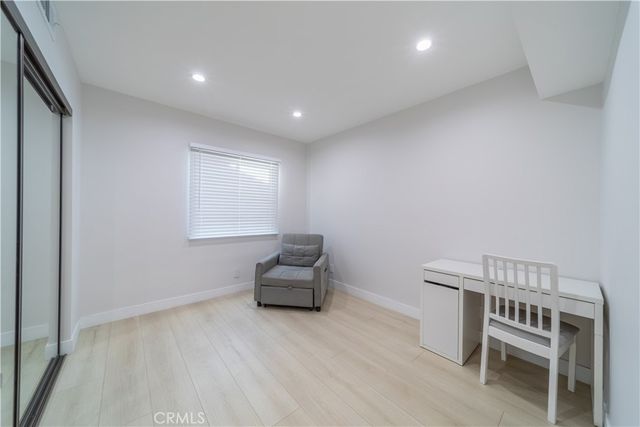 902 E WALNUT Avenue, Burbank, CA 91501