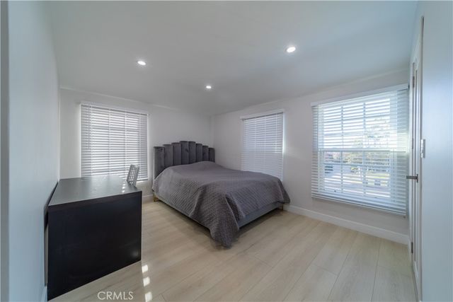 902 E WALNUT Avenue, Burbank, CA 91501