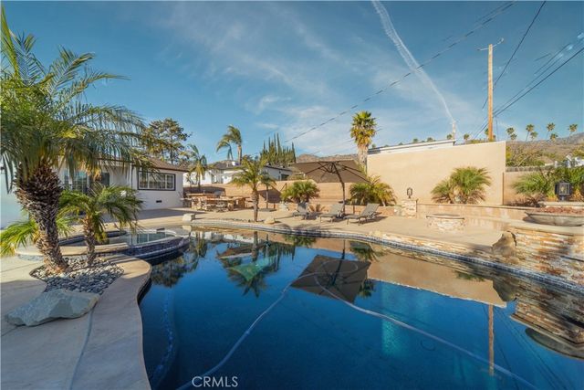 902 E WALNUT Avenue, Burbank, CA 91501
