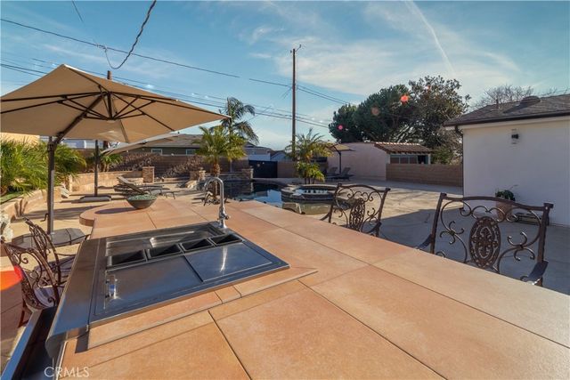 902 E WALNUT Avenue, Burbank, CA 91501