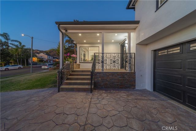 902 E WALNUT Avenue, Burbank, CA 91501