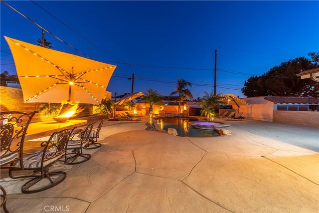 902 E WALNUT Avenue, Burbank, CA 91501