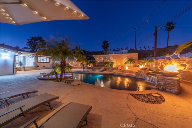 902 E WALNUT Avenue, Burbank, CA 91501