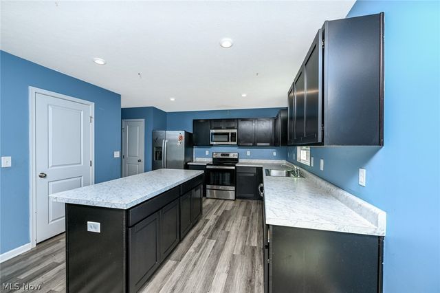 3220 Sunny Brook Drive, Akron, OH 44312