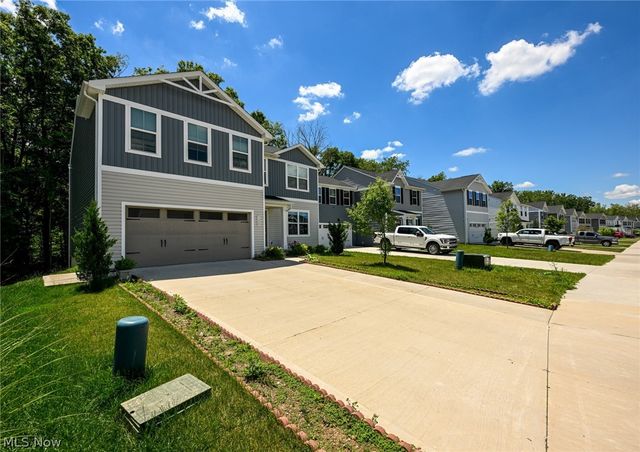 3220 Sunny Brook Drive, Akron, OH 44312
