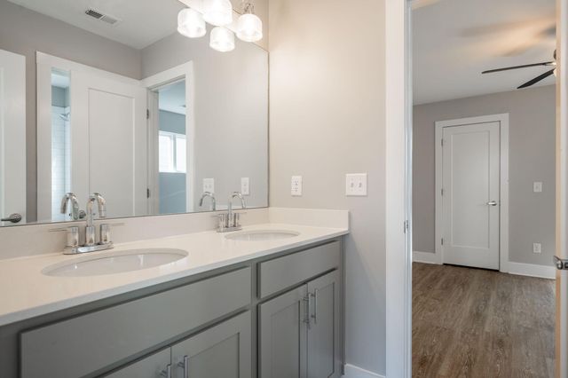 2360 E 18th Street, Chattanooga, TN 37404