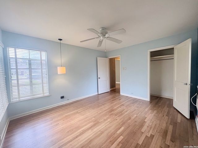 225 W Norwood Ct, San Antonio, TX 78212
