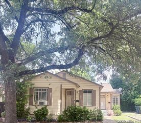 225 W Norwood Ct, San Antonio, TX 78212