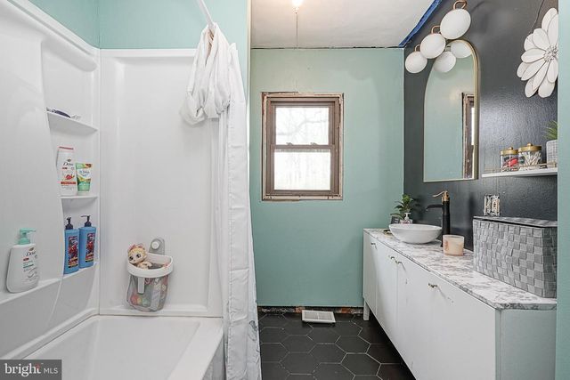 746 E MALAGA RD, Williamstown, NJ 08094