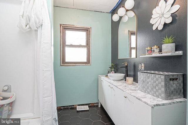 746 E MALAGA RD, Williamstown, NJ 08094