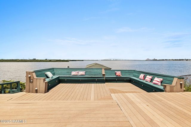 3840 Bluff Lane, Lake Charles, LA 70605