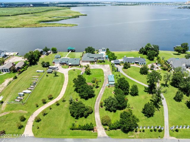 3840 Bluff Lane, Lake Charles, LA 70605