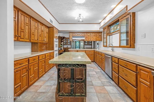3840 Bluff Lane, Lake Charles, LA 70605