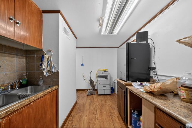 302 E South, Overton, TX 75684