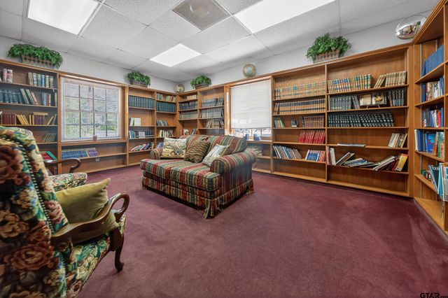 302 E South, Overton, TX 75684